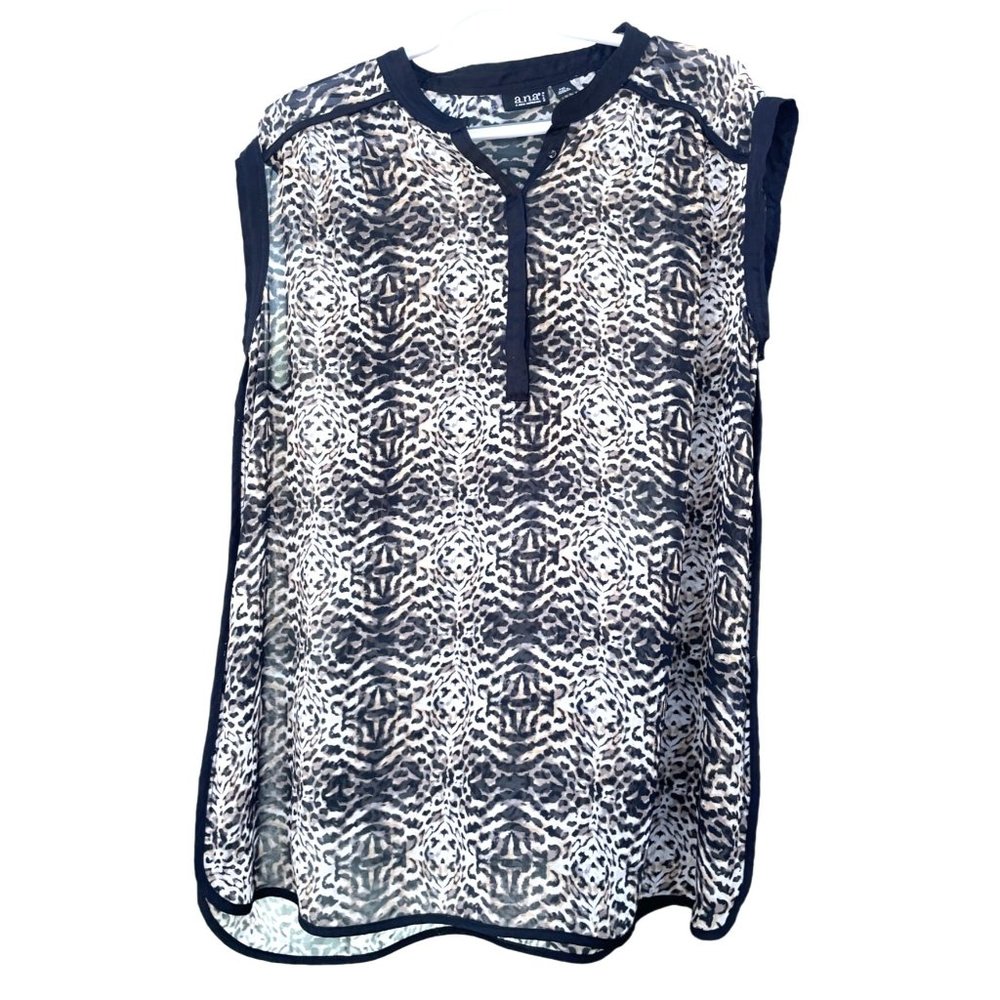 A.N.A Women's petite XL Ana Animal Print flowy Top